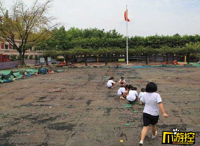 四川一学校为孩子健康主动拆掉塑胶跑道 获家长点赞(图3)