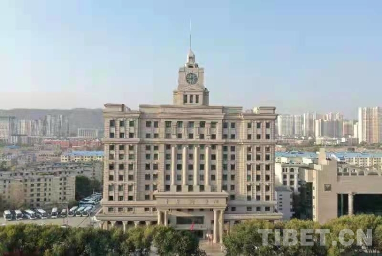 凯发K8国际首页在“四地”建设中精准发力 推动青海经济高质量发展(图1)